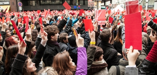Protest proti prezidentu Zemanovi na pražské Národní třídě.