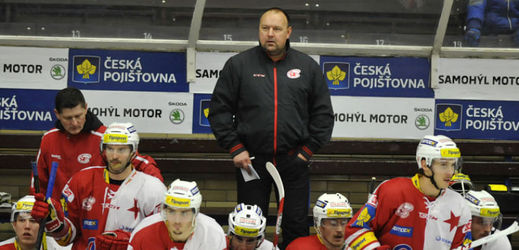 Dosavadní trenér Ladislav Lubina skončil a na jeho místo nastoupí Petr Novák.