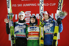 Vítěz Roman Koudelka (uprostřed), druhý byl Peter Prevc (vlevo) a třetí Michael Hayboeck (vpravo).