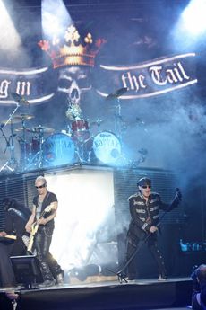 Na koncert Scorpions přišlo do pražské O2 Areny zhruba 12 tisíc lidí.