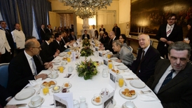 Premiéři si s disidenty připomněli snídani z roku 1988.
