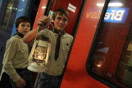 Světlo přivezou vlakem z Vídně do Brna.