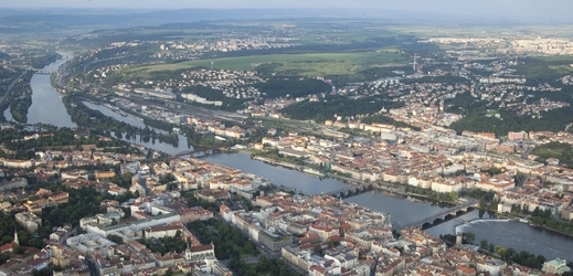 Letecký pohled na Prahu.