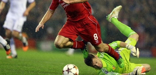 Tomáš Vaclík sebral z kopačky Stevena Gerrarda jasný gól. 