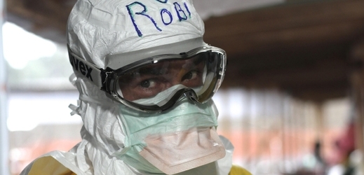 Bojovník proti ebole.