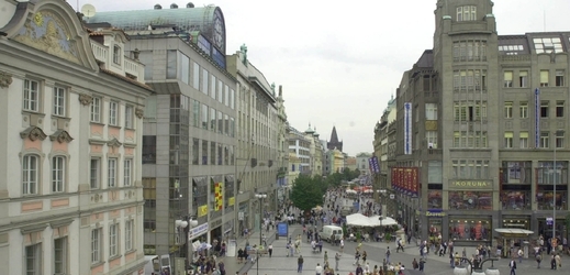 Ulice Na Příkopě v centru Prahy je kolmá na Václavské náměstí.