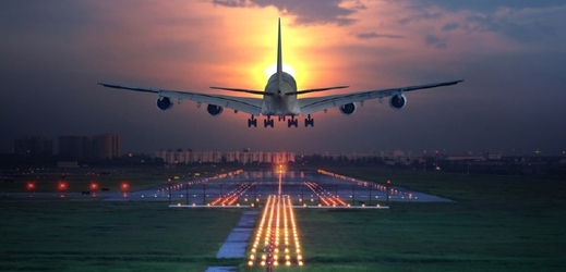 Výkonnost leteckých společností příští rok stoupne, z čehož by měli mít prospěch i jejich zákazníci (ilustrační foto).