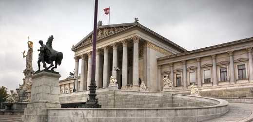 Budova rakouského parlamentu ve Vídni.