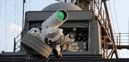 Nová laserová zbraň na lodi USS Ponce.