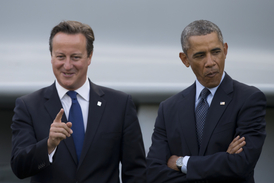 David Cameron a Barack Obama. Obama mučící metody odsoudil.