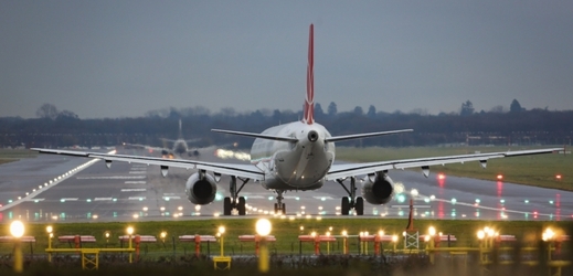 Technická závada v Heathrow zastavila veškeré přílety a odlety.