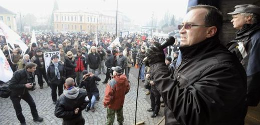 Šéf DSSS Tomáš Vandas na demonstraci ve Vansdorfu. Vandasovi vadí výroky premiéra Sobotky k jeho straně.