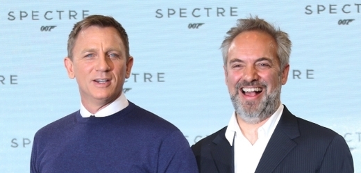 Daniel Craig (vlevo), představitel agenta Bonda, a režisér Sam Mendes.
