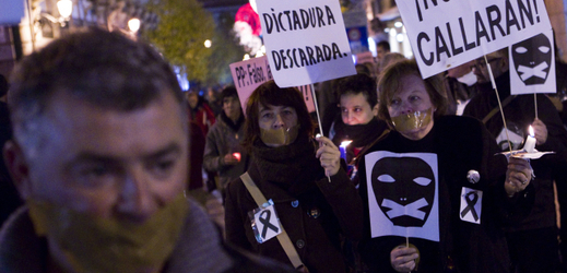 Demonstrace proti zákonu, která se konala v Madridu minulý týden.