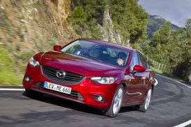 V rámci inovace přibudou i modelu Mazda6 nové bezpečnostní systémy.