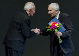 Cenu ministerstva kultury za přínos v oblasti výtvarného umění pro rok 2013 obdržel 24. října 2013 v Národním divadle v Praze Milan Grygar (vpravo).