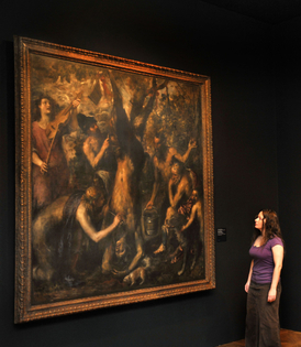 Návštěvnice si 24. října 2012 na výstavě nazvané Od Tiziana po Warhola v olomouckém Muzeu umění prohlíží Tizianův obraz Apollo a Marsyas, který je jedním z nejdražších uměleckých děl na českém území.
