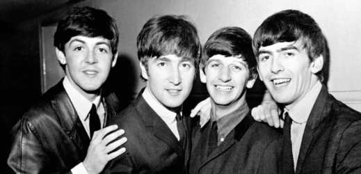 George Harrison (úplně vpravo) a zbytek Beatles.