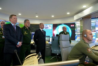 Putin v centrále protivzdušné a protivzdušné obrany.