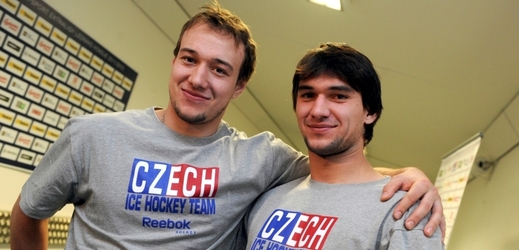 Jan (vlevo) a Jakub Kovářové se na Štědrý den postaví proti sobě v utkání Kontinentální ligy. 