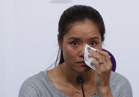 Li Na při svém loučení nedokázala zastavit slzy dojetí a smutku.