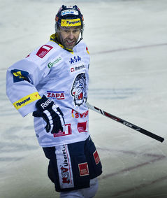Petr Nedvěd reprezentoval v kariéře na ZOH Česko i Kanadu.