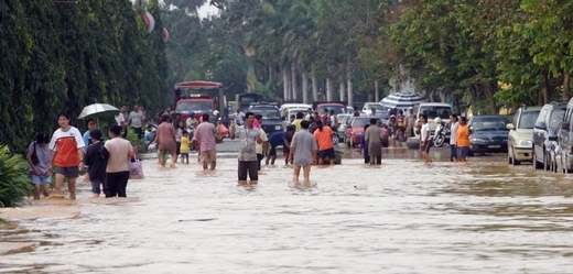 Malajsijci opouštějí kvůli povodním své domovy.