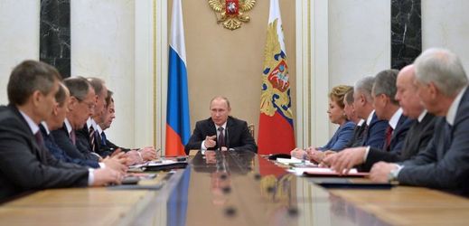 Rada bezpečnosti v čele s prezidentem Putinem. Kreml, Moskva.