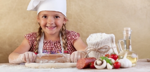 "Děti mají vaření rády. A vaření je báječná metoda, jak jim mimochodem zprostředkovat řadu dalších dovedností a znalostí," řekl Jamie.