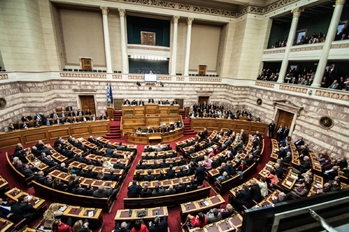 Řecký parlament volí a volí...
