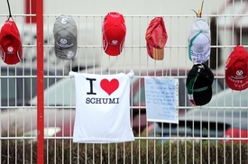 Povzbuzující vzkazy pro Michaela Schumachera.