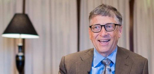 Usmívající se nejbohatší člověk světa Bill Gates.