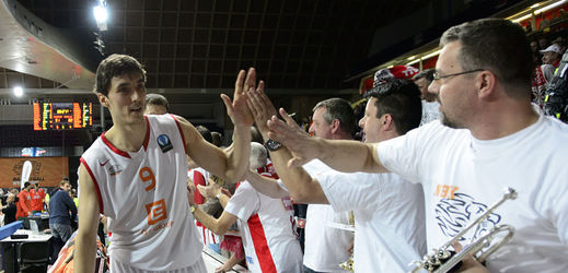 Basketbalisté Nymburku oslavili svou premiéru v nové pražské hale Královka vítězstvím.