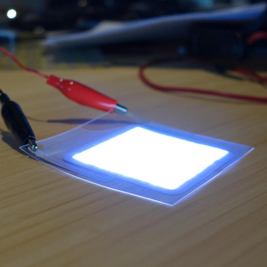 Lightpaper je směsí inkoustu a malých LED diod vytisknutých na vodivé vrstvě.
