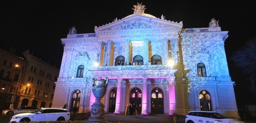 Mahenovo divadlo v Brně při plesu v Opeře.
