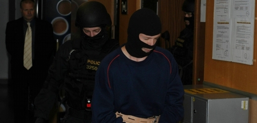 Muž obviněný ze znásilnění a vraždy devítileté dívky z Klášterce nad Ohří.