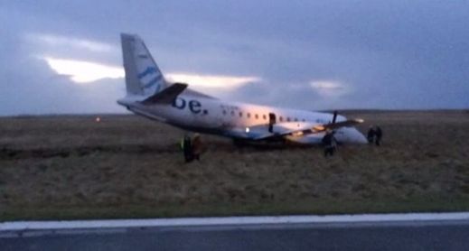 Letoun byl při startu vytlačen z dráhy, incident na několik hodin přerušil provoz letiště.