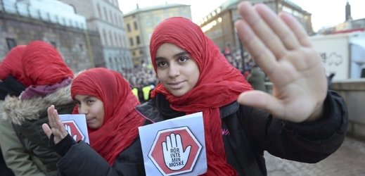 Demonstrace na podporu muslimů ve Švédsku.