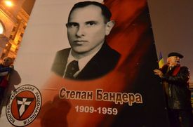 Podle Zemana je kontroverzní ukrajinský vůdce Stepan Bandera podobný Reinhardu Heydrichovi.