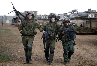 Izraelští vojáci v čase loňských bojů v Gaze.