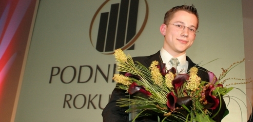 Mladičký Jan Řežáb při přebírání ceny začínající podnikatel roku v roce 2005.