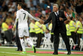 Cristiano Ronaldo s trenérem Realu Madrid Carlem Ancelottim.
