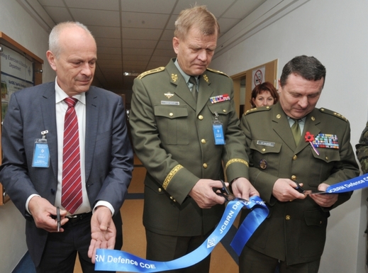 Josef Bečvář při otevření nového operačního střediska NATO ve Vyškově v listopadu 2014.