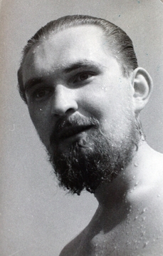 Básník a filosof Egon Bondy, vlastním jménem Zbyněk Fišer, inspiroval nejen český underground (foto rok 1952).