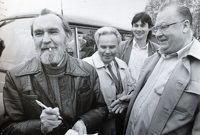 Egon Bondy na mítingu KSČM 1. května 1992.