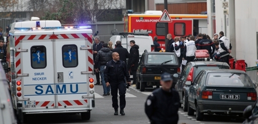 Nejméně 12 mrtvých a několik těžce zraněných si dnes vyžádala střelba v pařížském sídle satirického týdeníku Charlie Hebdo.