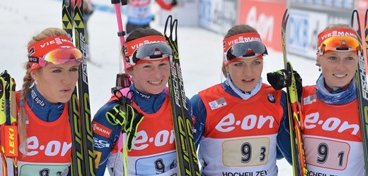 Ženská štafeta ve složení Gabriela Soukalová, Veronika Vítková, Jitka Landová a Eva Puskarčíková triumfovala v závodě Světového poháru v německéhom Oberhorfu. 
