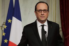 Prezident Hollande vyhlásil na čtvrtek státní smutek.
