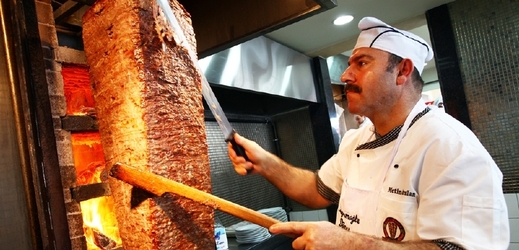 Pojídáním kebabů protestují lidé proti výzvě Tomia Okamury (ilustrační foto).