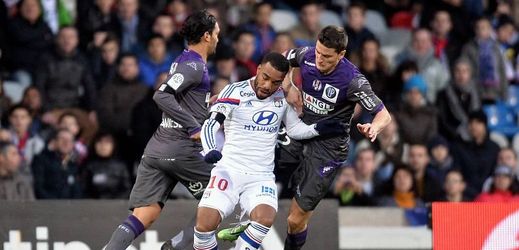 Lyonu vystřelil výhru 2:0 nejlepší střelec soutěže Alexandre Lacazette.